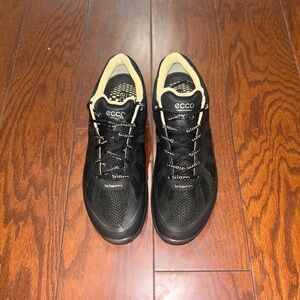Ecco Biom sneakers women’s 9 black walking running shoes low profile comfy